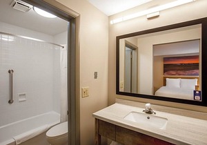 2-Star Hotel ∙ Days Inn by Wyndham Marquette