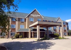 2-Star Hotel ∙ AmericInn by Wyndham, Galesburg, IL