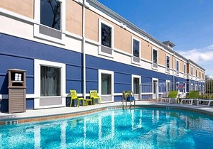 2-Star Hotel ∙ Best Western Waldo Inn & Suites