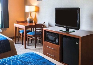 2-Star Hotel ∙ Comfort Inn Crystal Lake - Algonquin