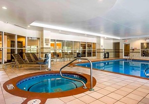 2-Star Hotel ∙ Comfort Inn & Suites near Six Flags