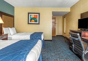 2-Star Hotel ∙ Clarion Inn New London/ Mystic