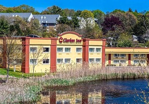 2-Star Hotel ∙ Clarion Inn New London/ Mystic