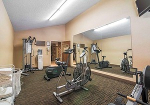 2-Star Hotel ∙ Clarion Inn & Suites - University Area