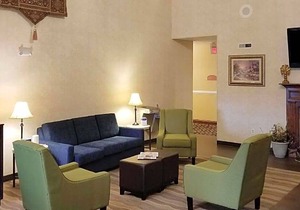 2-Star Hotel ∙ Comfort Suites South Point - Huntington
