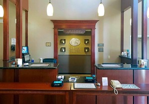 2-Star Hotel ∙ Comfort Suites South Point - Huntington