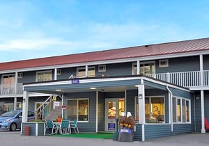 2-Star Hotel ∙ Colonial Inn Ellsworth