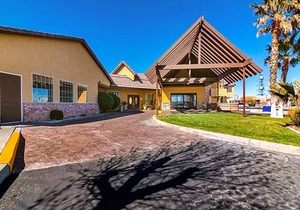 2-Star Hotel ∙ Comfort Inn & Suites