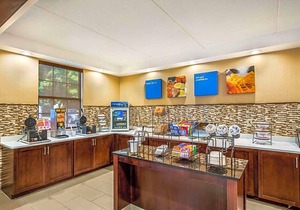 2-Star Hotel ∙ Comfort Inn Newport News - Hampton I-64