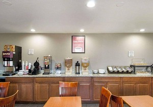 2-Star Hotel ∙ Econo Lodge Inn & Suites