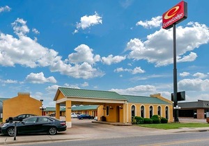 2-Star Hotel ∙ Econo Lodge Jonesboro