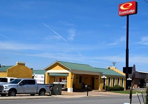 2-Star Hotel ∙ Econo Lodge Jonesboro