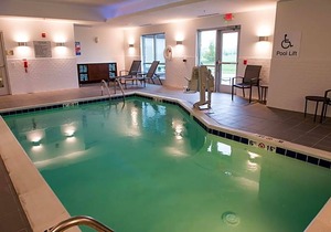 2-Star Hotel ∙ Fairfield Inn & Suites by Marriott Anderson