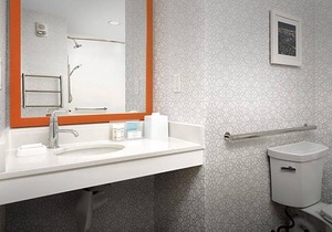 2-Star Hotel ∙ Hampton Inn Baltimore-Downtown-Convention Center