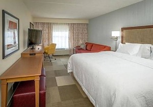 2-Star Hotel ∙ Hampton Inn Champaign Southwest