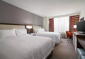 2-Star Hotel ∙ Hampton Inn Champaign Southwest