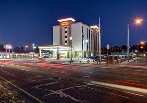 2-Star Hotel ∙ Hampton Inn & Suites Springfield Downtown