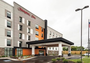 2-Star Hotel ∙ Hampton Inn Baltimore Bayview Campus