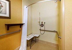 2-Star Hotel ∙ Hampton Inn Marietta
