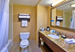 2-Star Hotel ∙ Hampton Inn Marietta