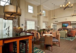 2-Star Hotel ∙ Hampton Inn & Suites Rockland