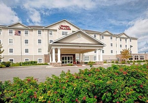 2-Star Hotel ∙ Hampton Inn & Suites Rockland