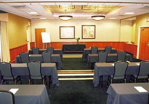 2-Star Hotel ∙ Hampton Inn and Suites Indianapolis-Fishers