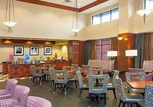 2-Star Hotel ∙ Hampton Inn and Suites Indianapolis-Fishers
