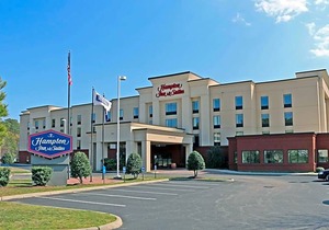 2-Star Hotel ∙ Hampton Inn & Suites Norfolk-Airport
