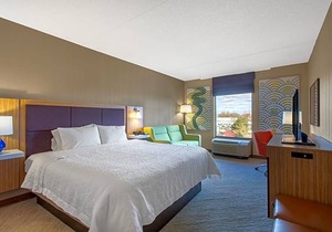 2-Star Hotel ∙ Hampton Inn & Suites Albany-Airport