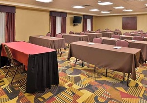 2-Star Hotel ∙ Hampton Inn & Suites Muncie