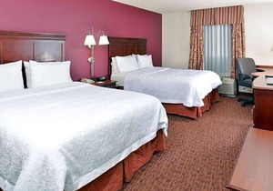 2-Star Hotel ∙ Hampton Inn & Suites Muncie