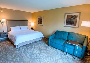 2-Star Hotel ∙ Hampton Inn & Suites Tilton