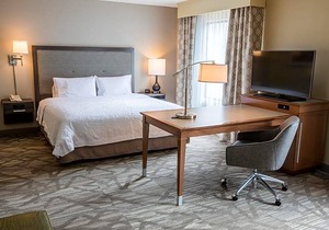 2-Star Hotel ∙ Hampton Inn & Suites Tilton
