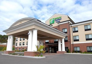 2-Star Hotel ∙ Holiday Inn Express & Suites Cambridge, an IHG Hotel