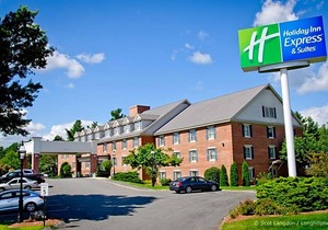 2-Star Hotel ∙ Holiday Inn Express and Suites Merrimack, an IHG Hotel