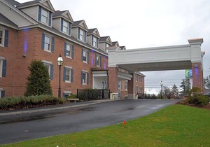 2-Star Hotel ∙ Holiday Inn Express and Suites Merrimack, an IHG Hotel