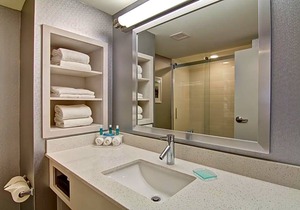 2-Star Hotel ∙ Holiday Inn Express & Suites Oshawa Downtown - Toronto Area, an IHG Hotel