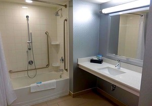 2-Star Hotel ∙ Holiday Inn Express & Suites Oshawa Downtown - Toronto Area, an IHG Hotel