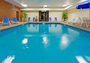 2-Star Hotel ∙ Holiday Inn Express & Suites-Kent, University Area