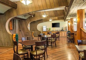 2-Star Hotel ∙ Quality Inn & Suites at Coos Bay
