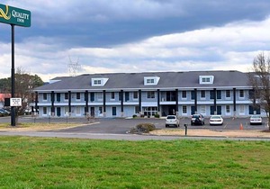 2-Star Hotel ∙ Quality Inn Scottsboro US/72-Lake Guntersville Area