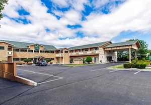 2-Star Hotel ∙ Quality Inn Shelburne - Burlington