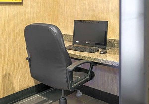 2-Star Hotel ∙ Quality Inn Franklin I-65
