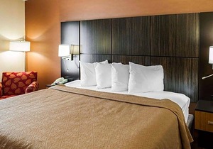2-Star Hotel ∙ Quality Inn Franklin I-65