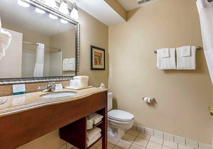 2-Star Hotel ∙ Quality Suites Paducah