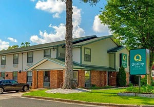 2-Star Hotel ∙ Quality Inn