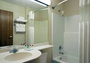 2-Star Hotel ∙ Ramada Limited and Suites Bloomington
