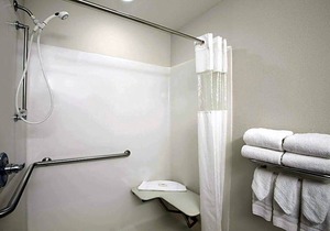 2-Star Hotel ∙ Ramada Limited and Suites Bloomington