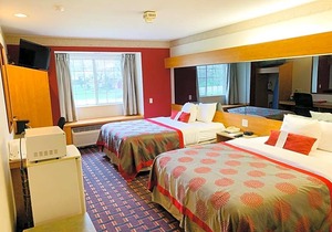 2-Star Hotel ∙ Ramada Limited and Suites Bloomington